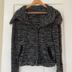 BLACK AND WHITE KNIT AMERICAN EAGLE! GENTLY WORN!!